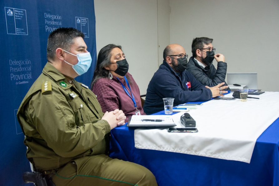 DELEGADA MARCELA MELLA ENCABEZA REUNIÓN DE SEGURIDAD CON VECINOS DEL SECTOR LAS VIZCACHAS