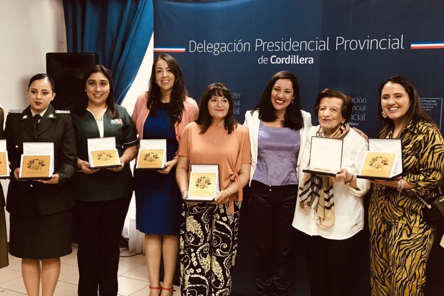 8 MUJERES DE LA PROVINCIA CORDILLERA FUERON DESTACADAS POR SU TRABAJO Y COMPROMISO CON LA COMUNIDAD