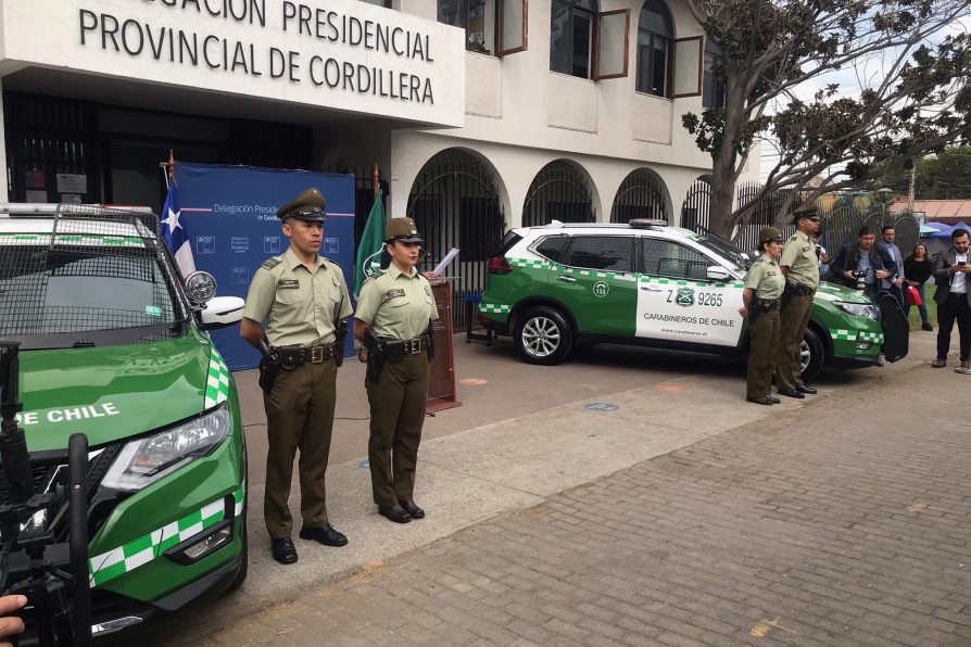 Gobierno entrega nuevos vehículos a Carabineros para reforzar seguridad en Puente Alto: “Son para que el Estado se haga presente con igualdad”