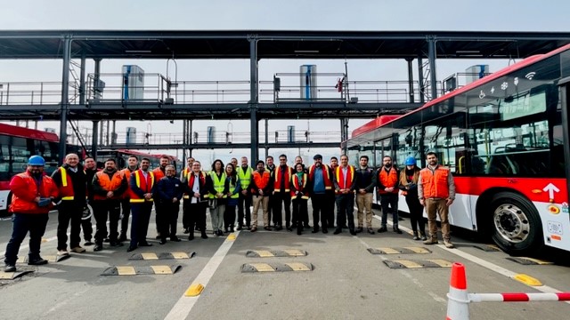 DELEGADA PRESIDENCIAL PROVINCIAL CORDILLERA JUNTO A SEREMIS DE ENERGÍA Y TRANSPORTES RM VISITAN ELECTRO TERMINAL DE BUSES EN PUENTE ALTO