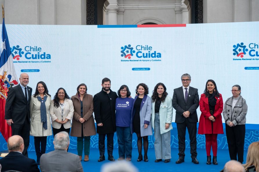 El Presidente Gabriel Boric Font firma el Proyecto de Ley que crea el Sistema Nacional de Cuidados