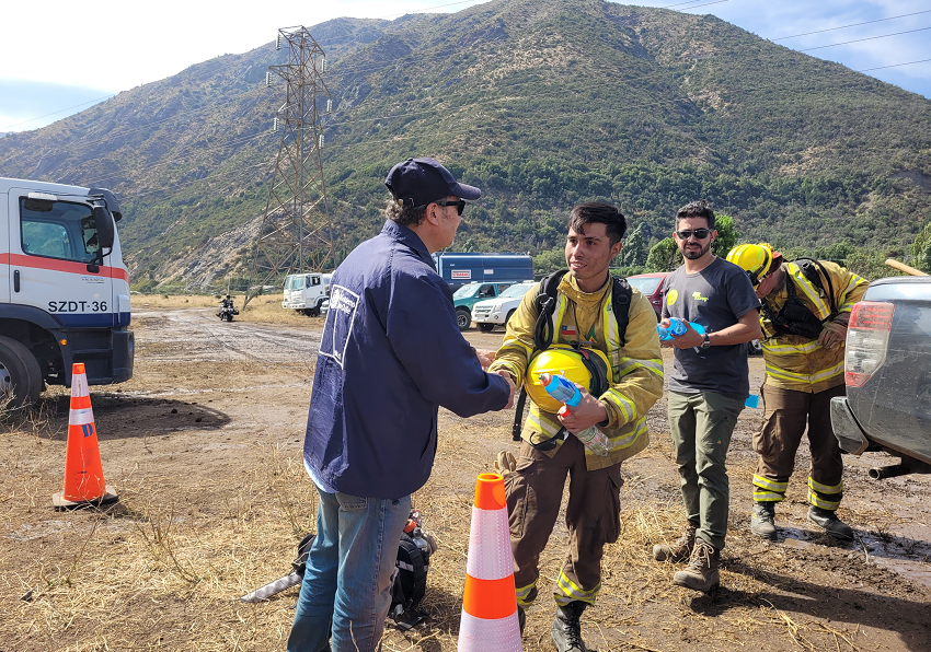 Delegación coordina en terreno a instituciones estatales para enfrentar incendio forestal en San José de Maipo