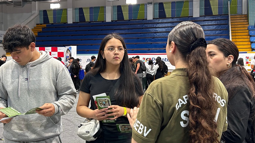 Seminario de Convivencia, Seguridad y Orientación Vocacional Reúne a Estudiantes de Puente Alto en Actividad Coordinada por la 20ª Comisaría